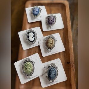 Elegant Cameo Brooch Silver Toned